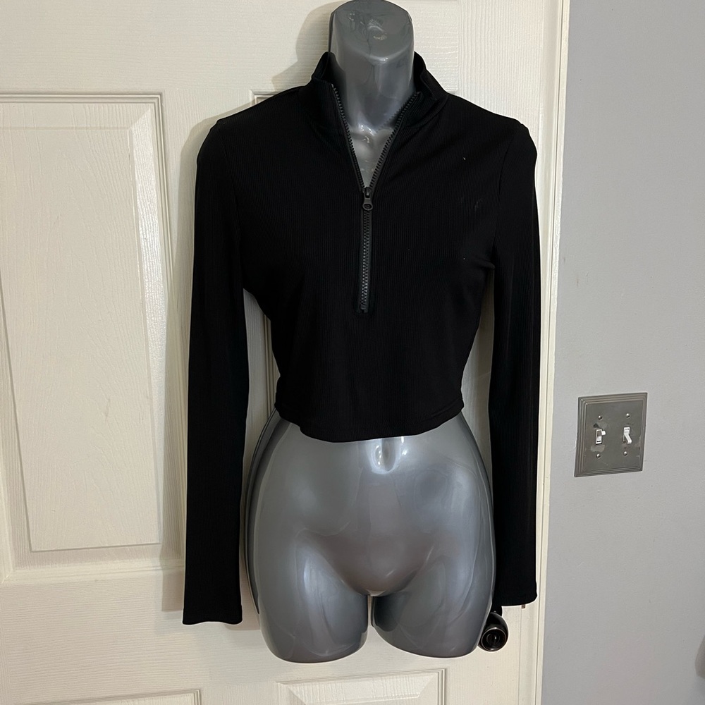 SHEIN Black Fitted Long Sleeve Polo Crop Top